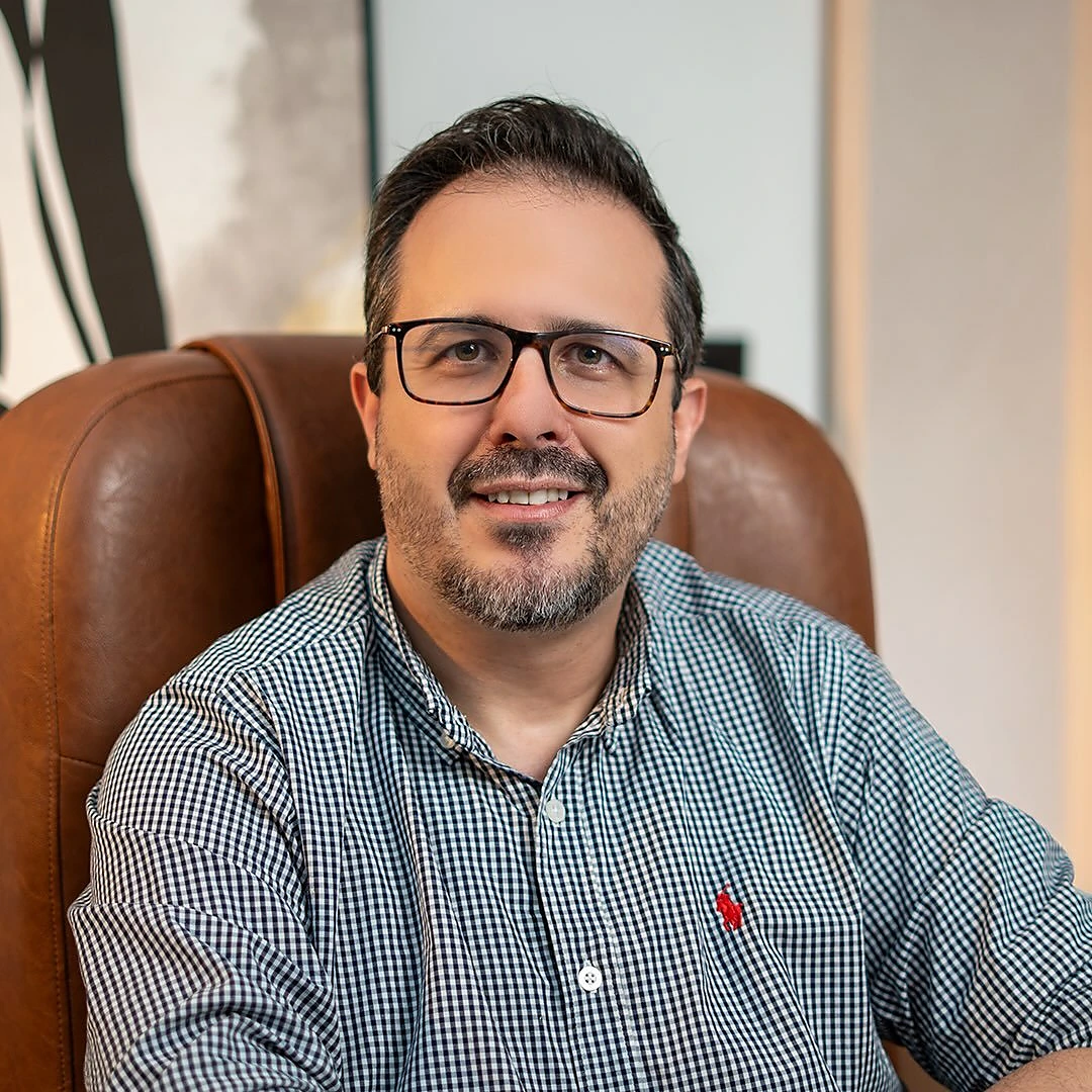 Dr. Igor Copi, cirurgião plástico